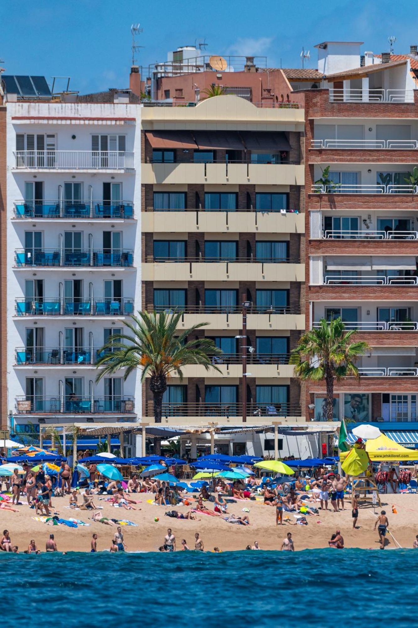 Almirall Apartaments Lloret de Mar Exterior photo