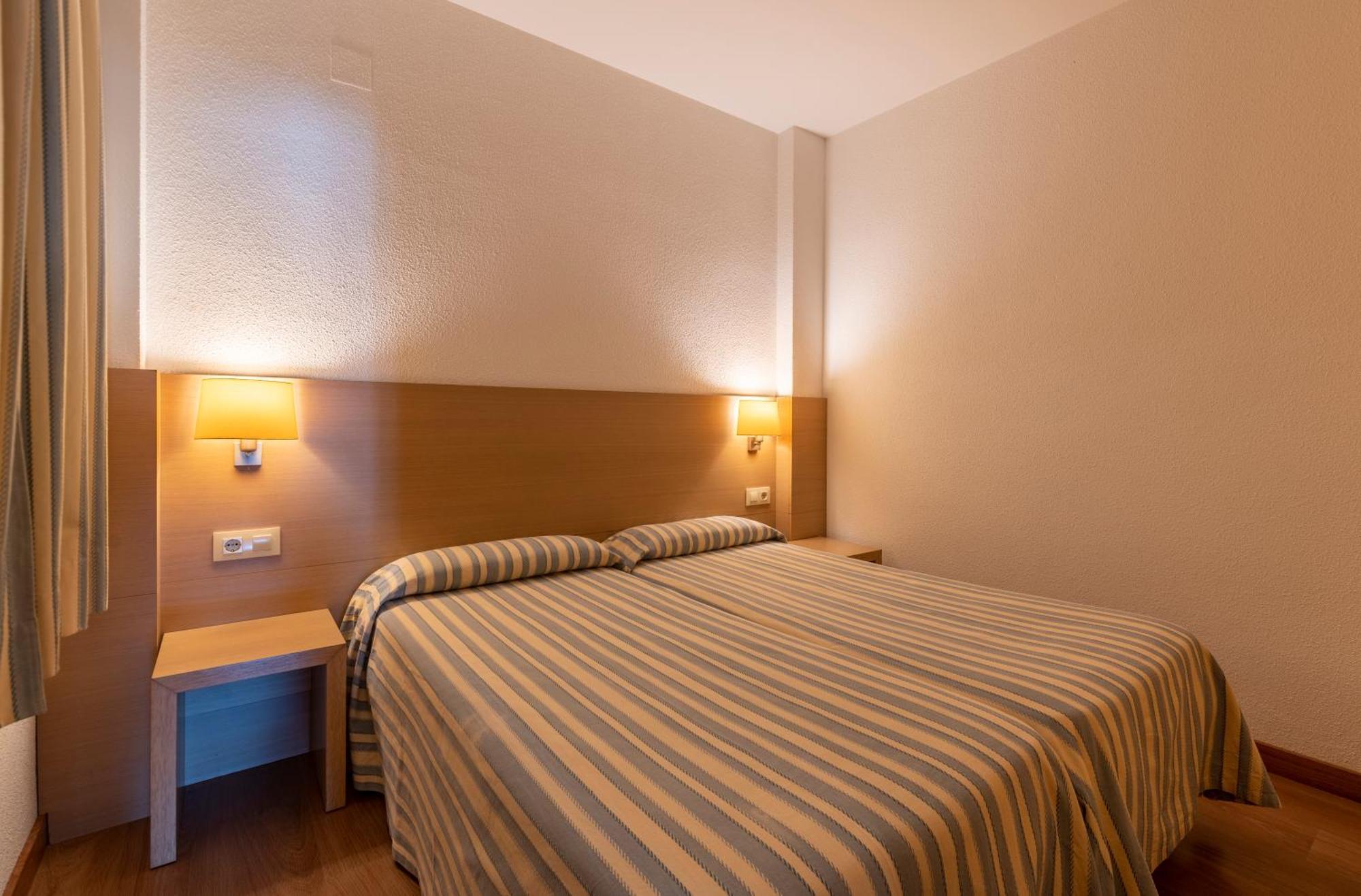Almirall Apartaments Lloret de Mar Exterior photo
