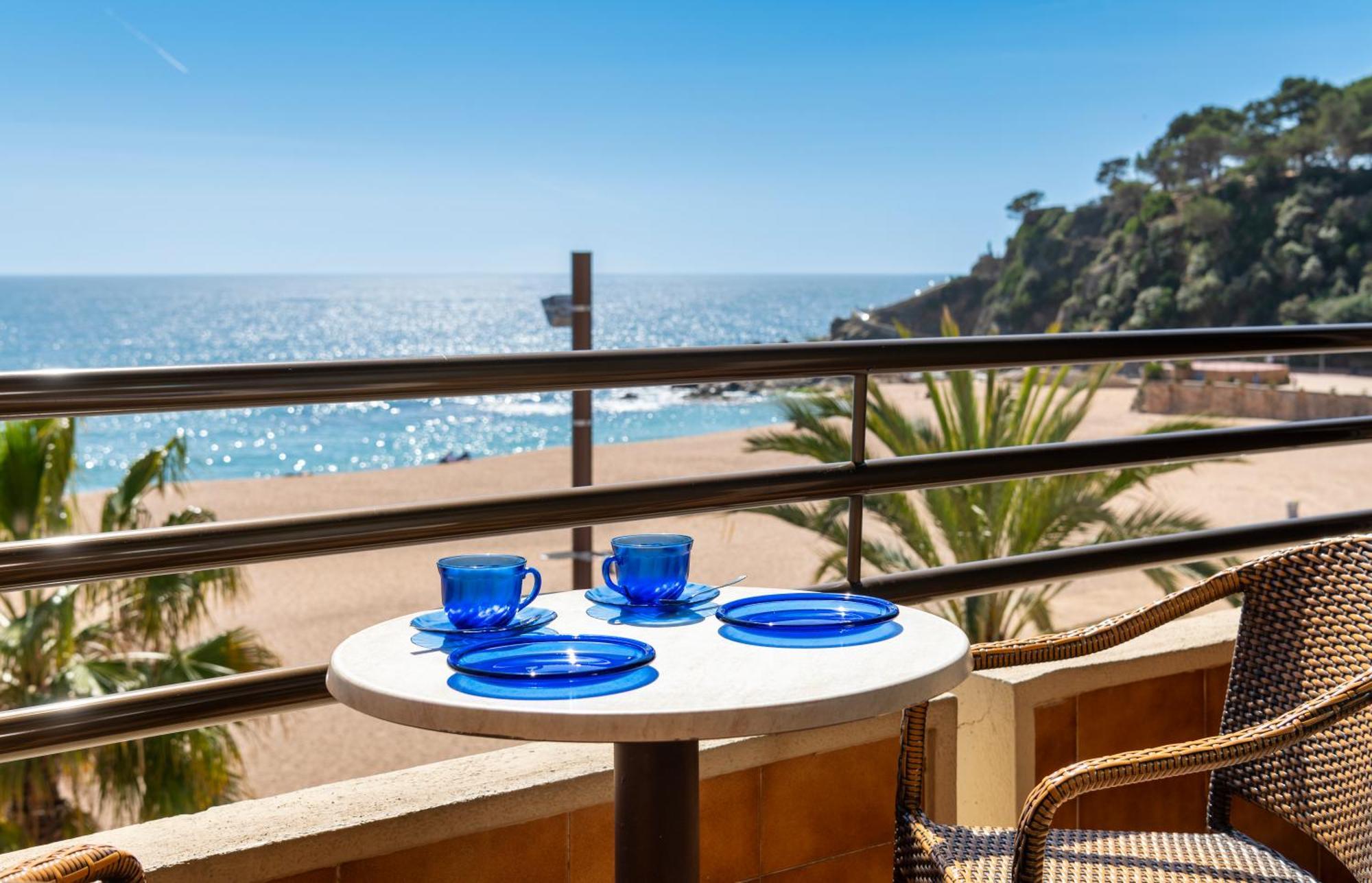 Almirall Apartaments Lloret de Mar Exterior photo