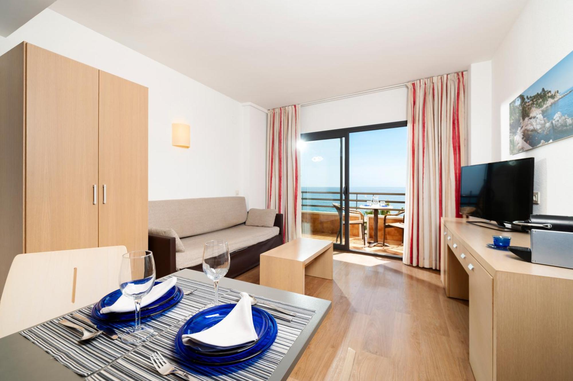 Almirall Apartaments Lloret de Mar Exterior photo